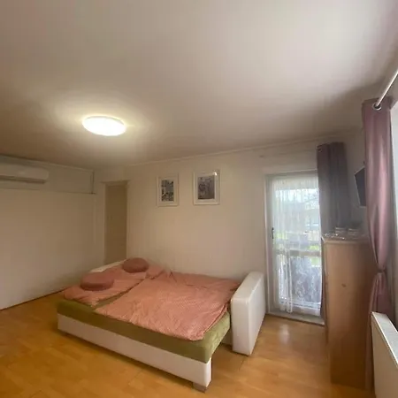 Holiday home Dora Apartman