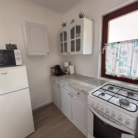 Dora Apartman * Balatongyorok
