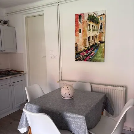 Dora Apartman *